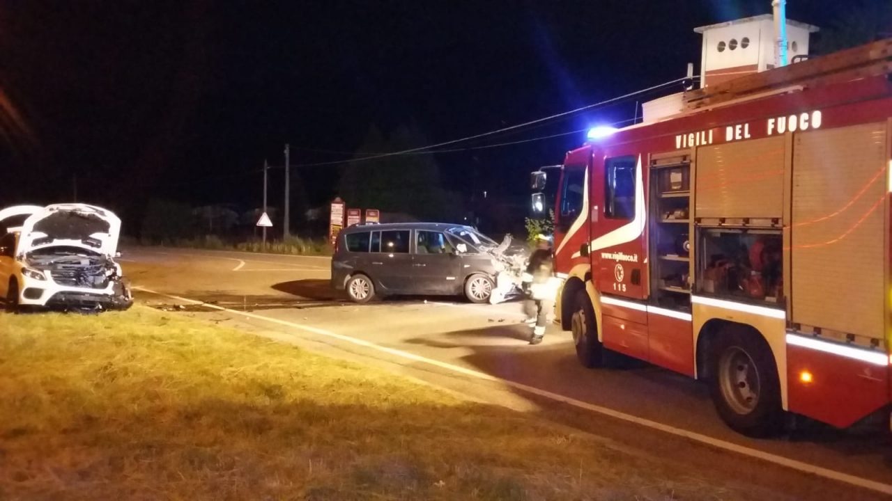 Incidente frontale a Meina: feriti i conducenti