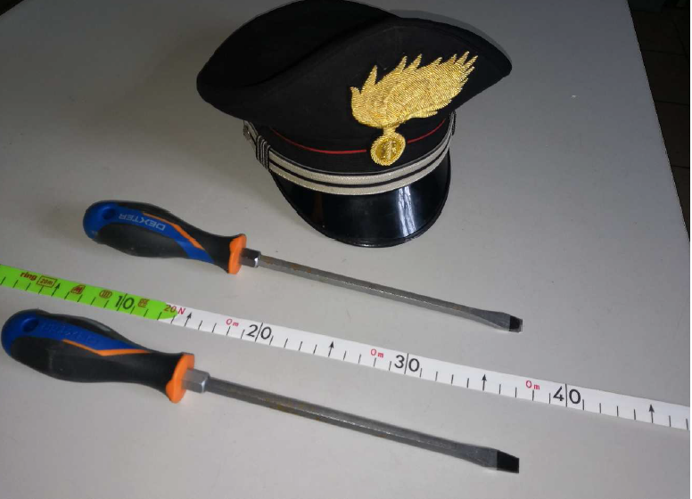 Tenta furto in una casa: arrestata