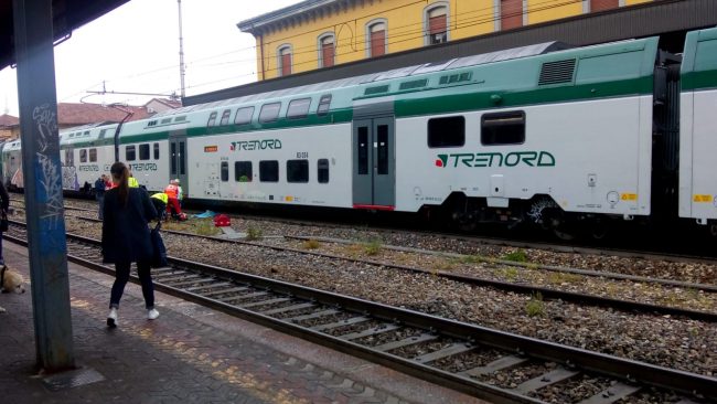 Donna investita da un treno sulla Domodossola Milano