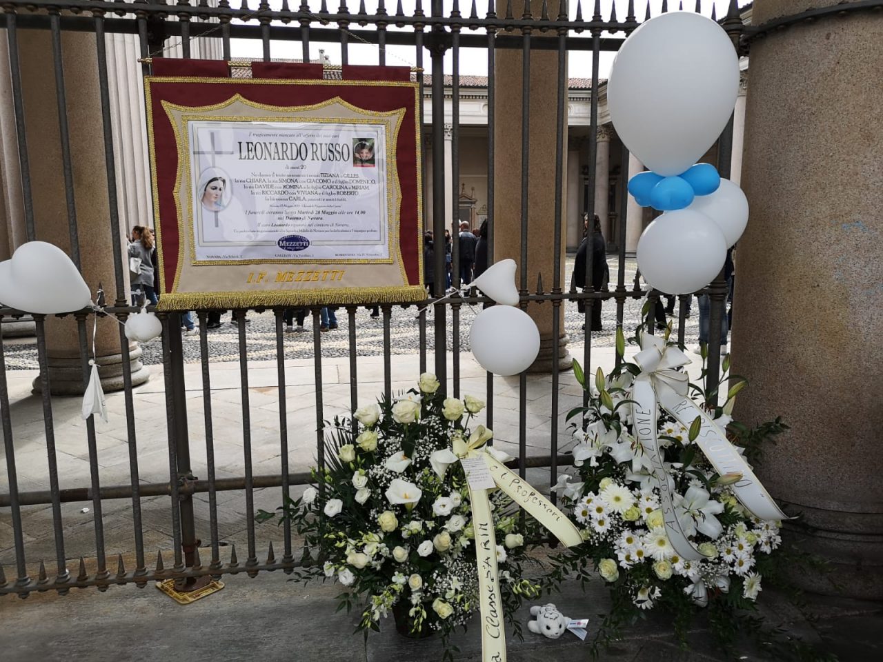“Leonardo chiedeva solo di vivere” Le parole del Vescovo ai funerali VIDEO