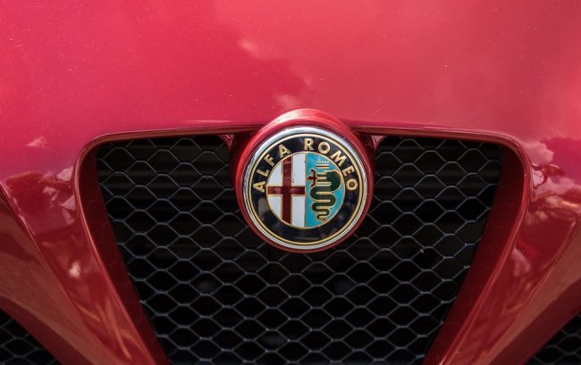 Alfa Romeo richiama auto in Europa che potrebbero accelerare da sole