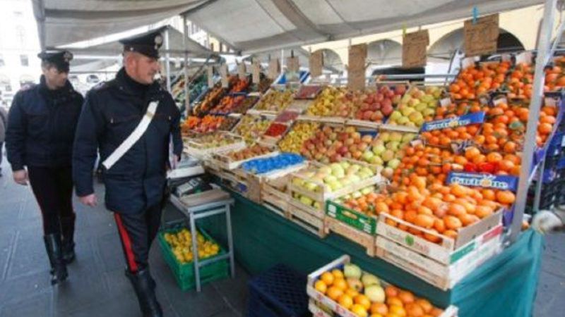 Evade dai domiciliari, va al mercato e.. incontra i carabinieri