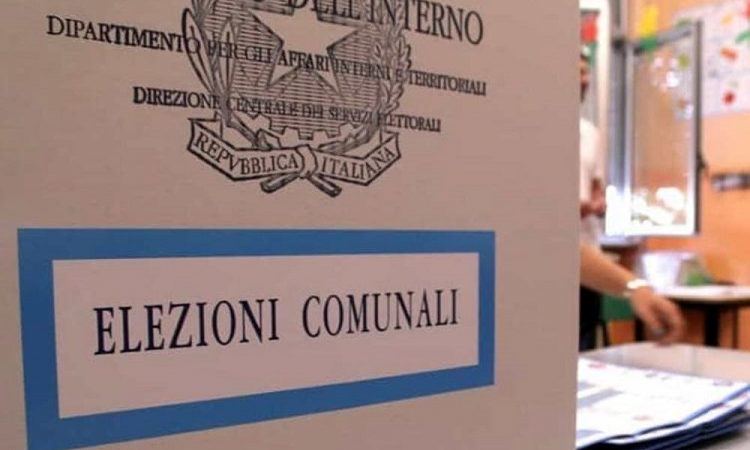 Moglie e marito candidati alle elezioni l’uno contro l’altra sul lago d’Orta