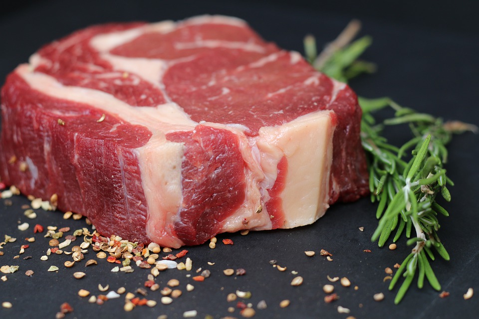 Confesercenti: “Crollo anomalo delle vendite di carne in macelleria”