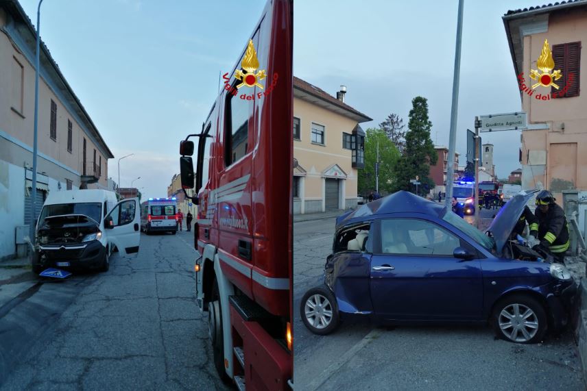 Incidente a Novara: furgone di medicinali si schianta contro un’auto in sosta