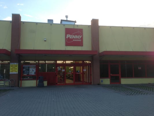 Ruba al Penny di Dormelletto e aggredisce la sicurezza a colpi di surgelati