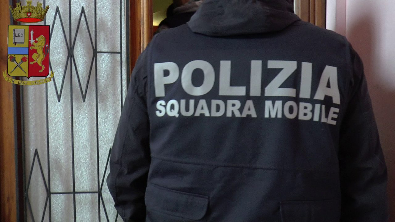 Derubarono supermercato a Novara: individuati dalla Mobile