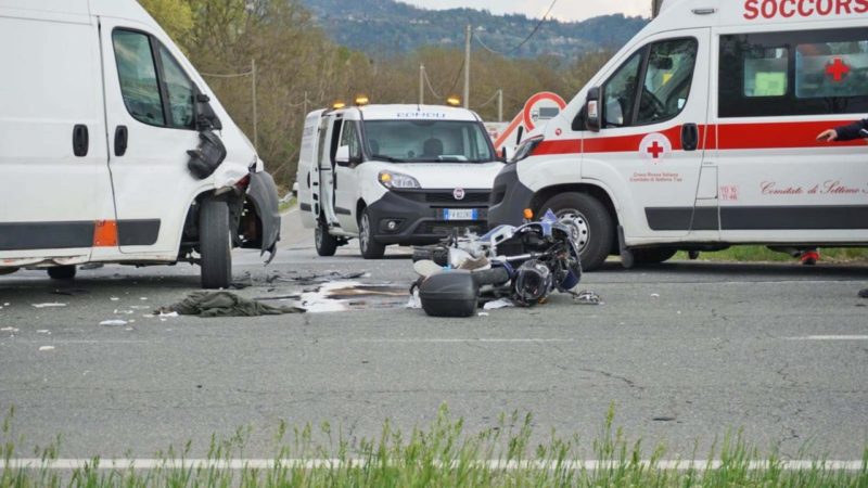 Motociclista cade a Gattico-Veruno: portato al Pronto soccorso