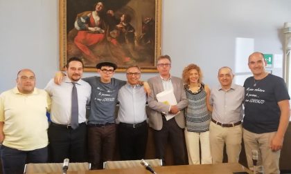 Lollo "Ambasciatore del saluto" in visita a Novara