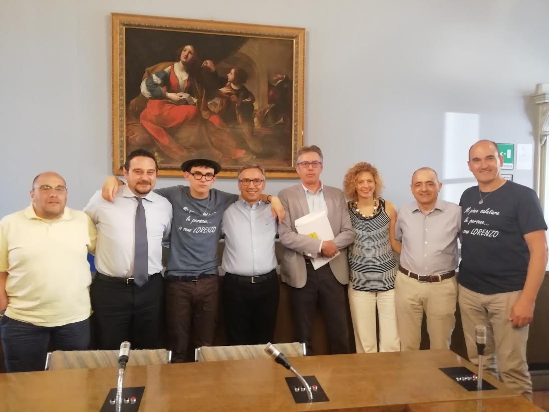 Lollo “Ambasciatore del saluto” in visita a Novara