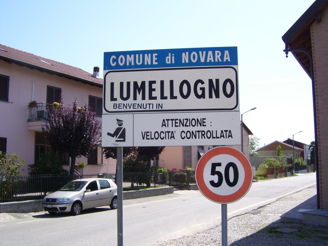 Tenta di gettarsi dal tetto: salvato dalla Volante