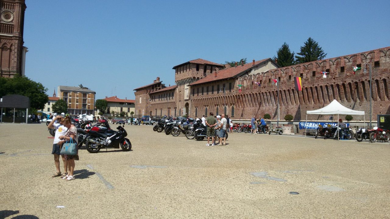 Galliate, oggi il raduno benefico di auto e moto d’epoca