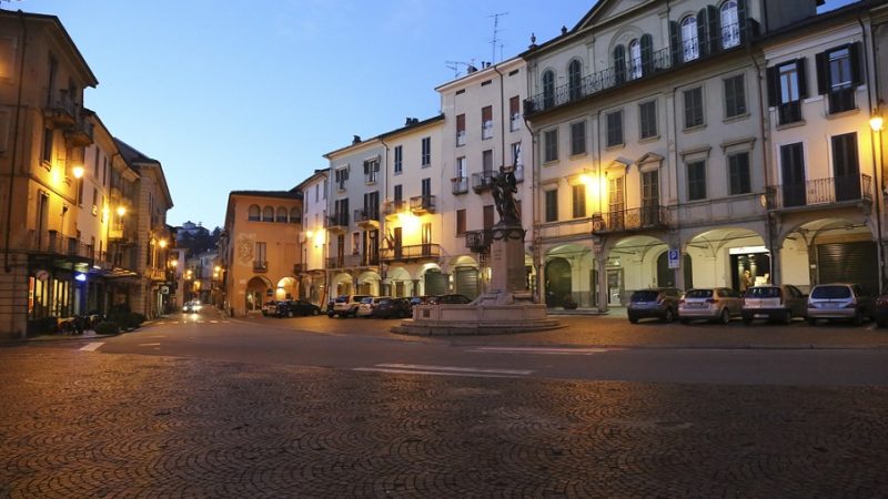 Romagnano malore in piazza: in codice rosso a Novara
