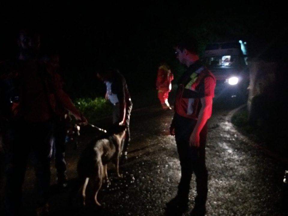 Castelletto ragazza lascia un biglietto d’addio e si addentra nei boschi: ritrovata!