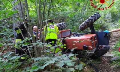 Invorio trattore si ribalta: uomo resta incastrato