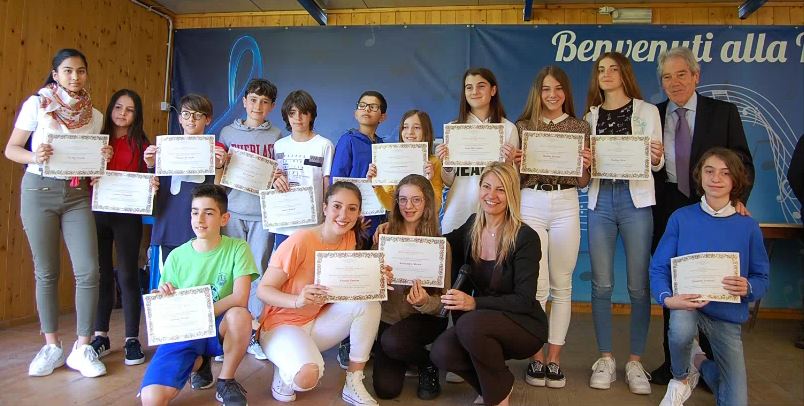 Alunni dormellettesi premiati nel nome di Raffaella, Renata e Giorgio