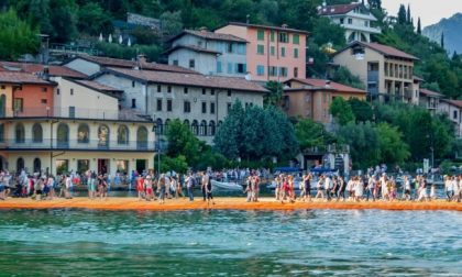 The Floating Piers: Christo e il lago d’Iseo, una storia d’amore finita male