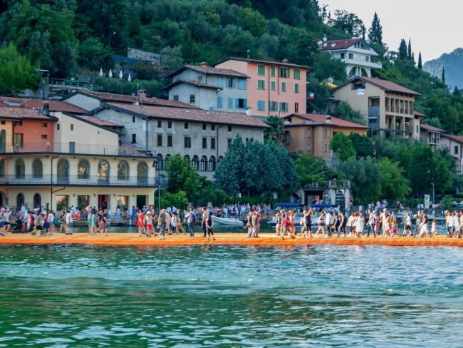 The Floating Piers: Christo e il lago d’Iseo, una storia d’amore finita male