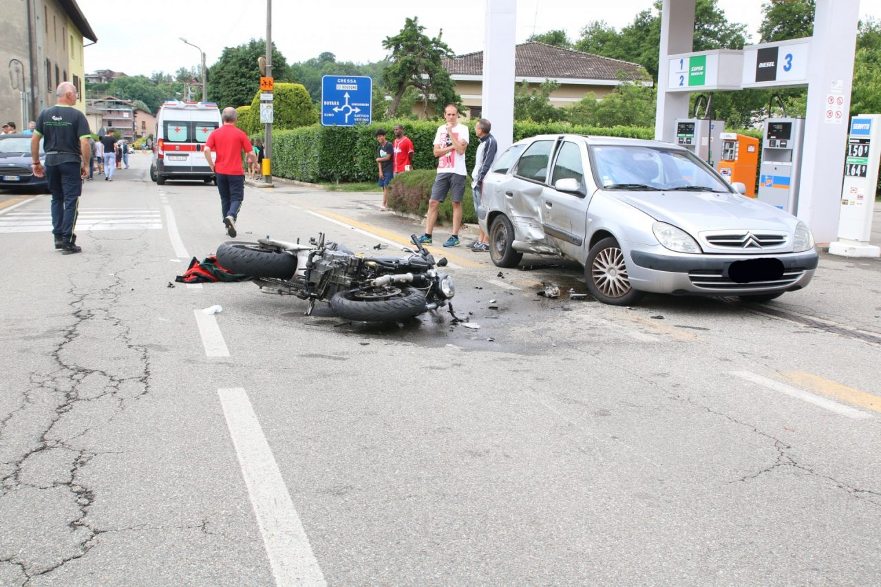 Terribile incidente a Bogogno: motociclista in rianimazione