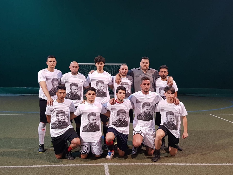 Minuto di silenzio per Desmond alla partita di calcetto