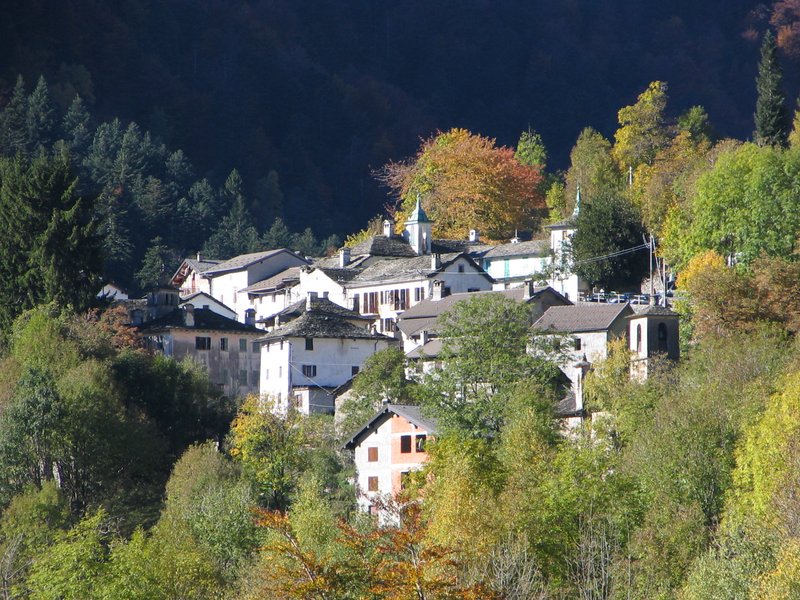 Val Strona, giovani europei ripopolano la frazione abbandonata