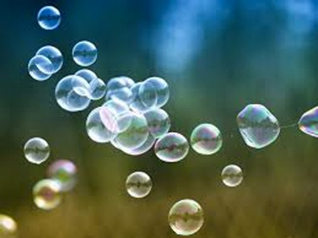 Bolle di sapone killer: Ministero Salute lancia l’allarme per rischio microbiologico