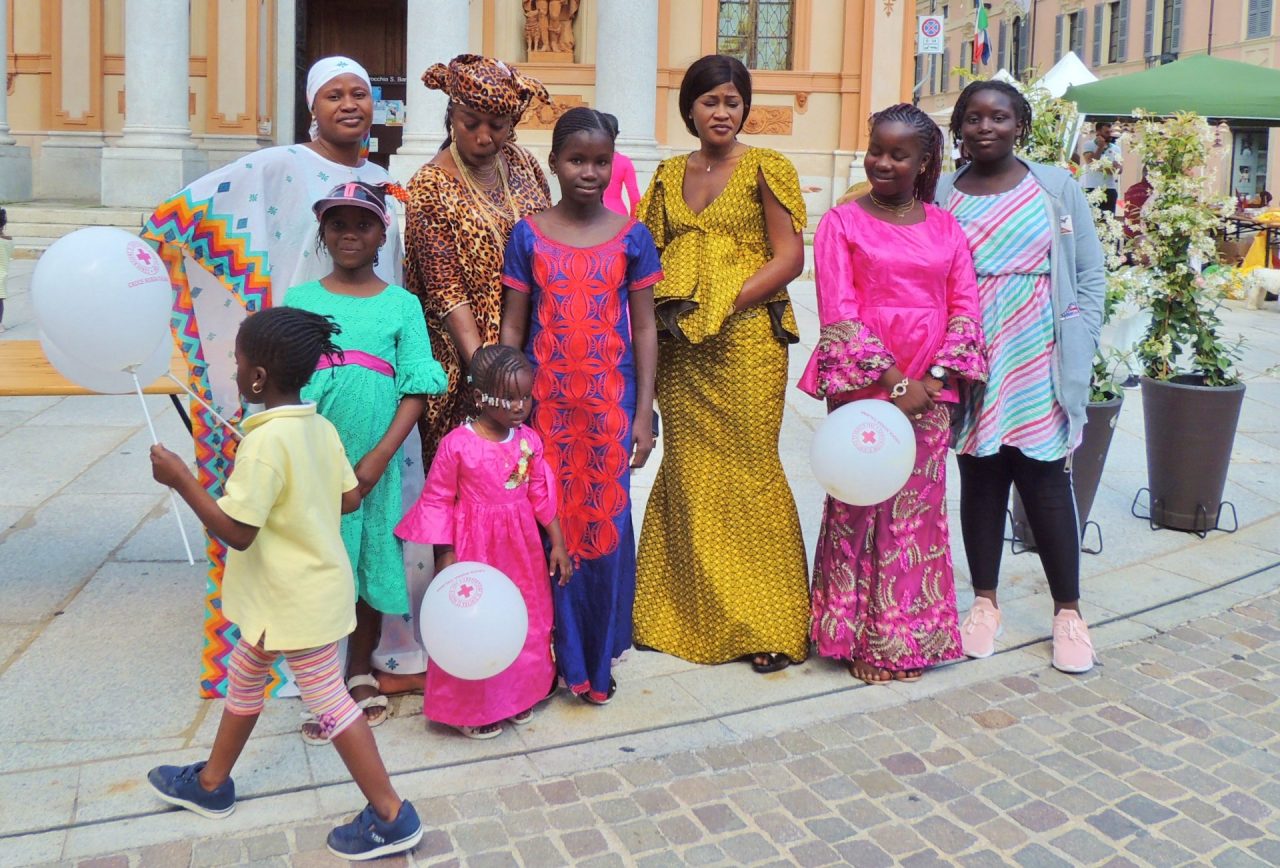 A Bogomanero “un pezzo” di mondo in piazza