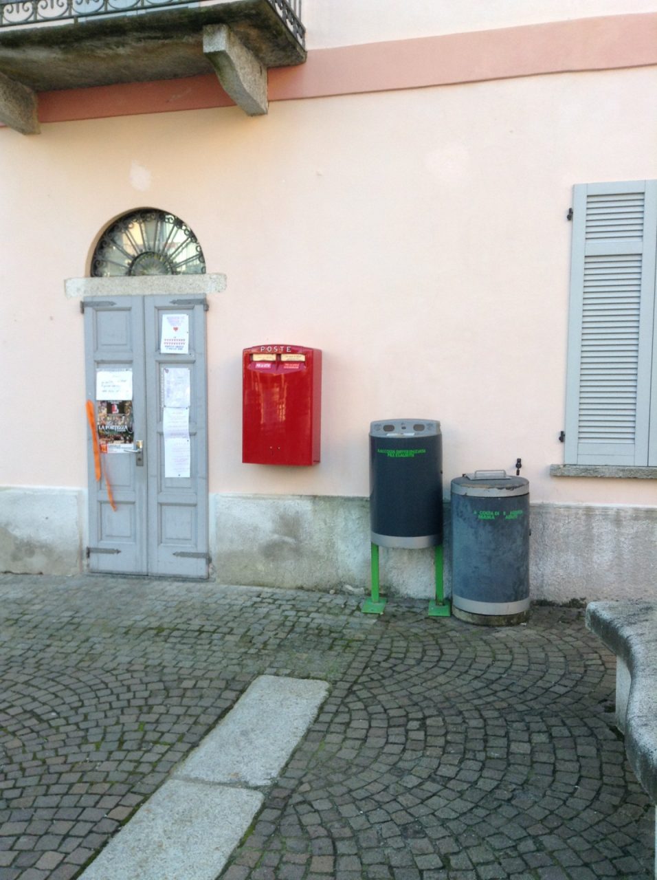 Poste italiane cambia look: addio alle vecchie cassette rosse