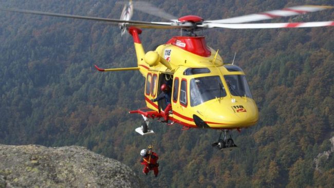 Cercatore di funghi novarese muore in un dirupo nel Vco