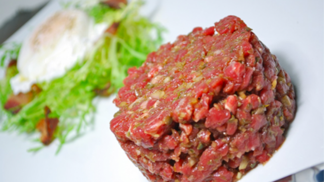 Tartare bovino a rischio listeria: Lidl Italia richiama dal mercato un lotto di carne