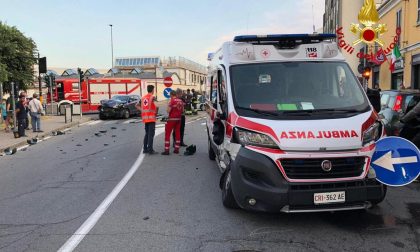 Novara ambulanza si scontra con un'auto: tre feriti