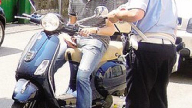 Verbale pazzesco per un uomo in motorino: 50mila euro