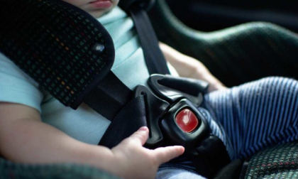 Nipotina in auto al caldo e il nonno va a giocare alle slot