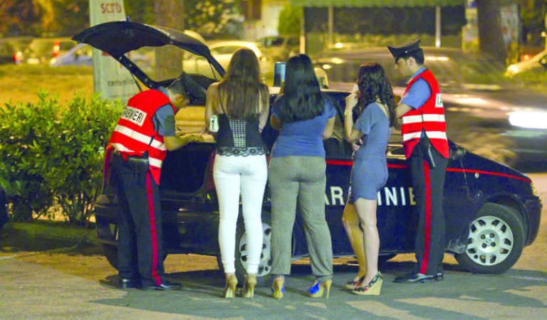 Costrette a prostituirsi: liberate 3 giovani segregate a Stresa