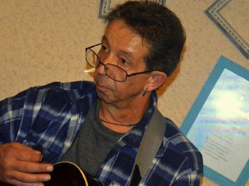Gozzano, trovato morto in casa il chitarrista Maurilio Prone