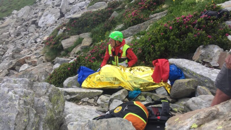 In bermuda alla Gnifetti cade in un crepaccio: salvato
