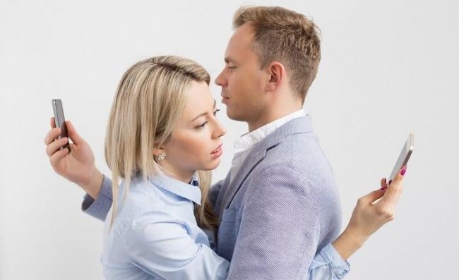 Tragedia a Torino: la dipendenza da web non ha età, ne soffrono i ragazzi ma anche gli adulti