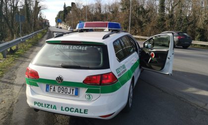 Aggredisce una donna e si scaglia contro gli agenti: arrestato a Trecate