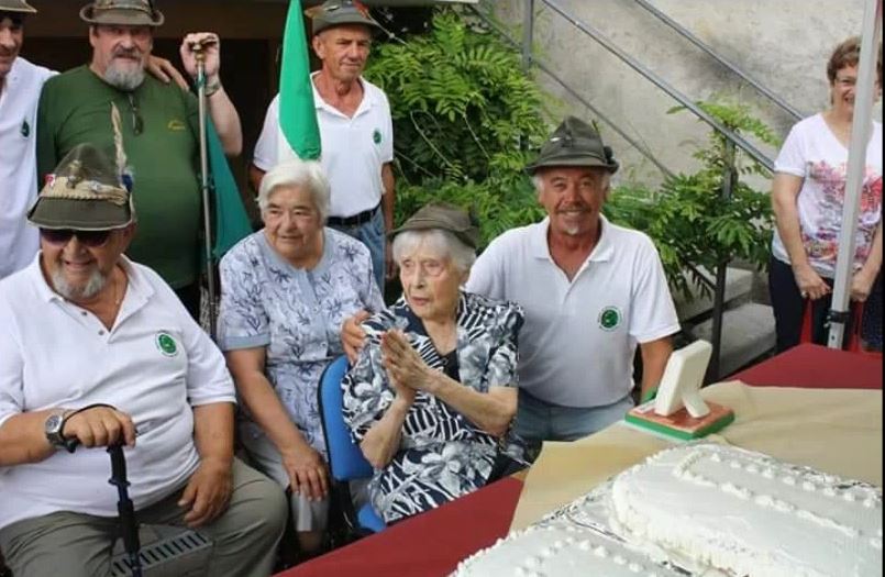 Massino dice addio alla madrina del gruppo Alpini