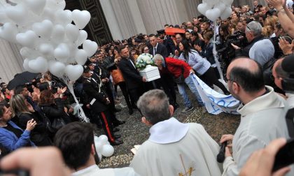 La morte del piccolo Leonardo: foto di percosse per un mistero che si infittisce