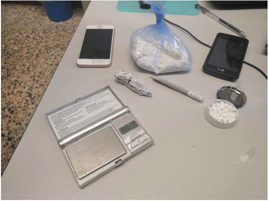 Anfetamine nel mobile in cucina: arrestato