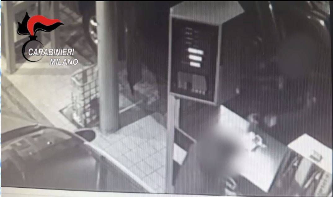 Rubano al distributore 8.700 litri  di carburante