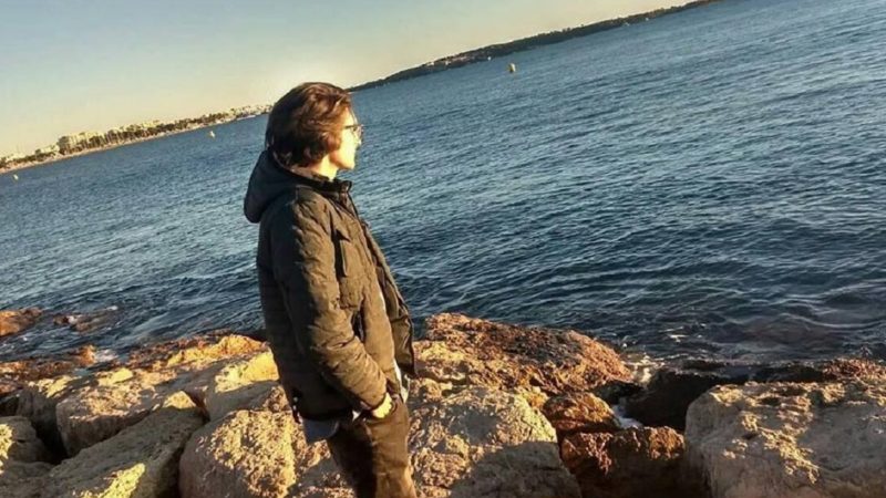 Fuori strada mentre vanno alla festa: muore 19enne