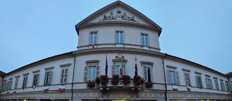 “Ammazzateli tutti ste lesbiche, gay e pedofili” Post shock del vicepresidente del consiglio comunale di Vercelli