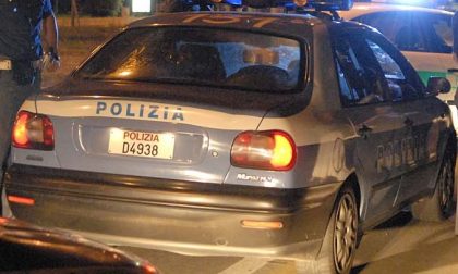 Minaccia di gettarsi dal balcone: salvato dalla Volante