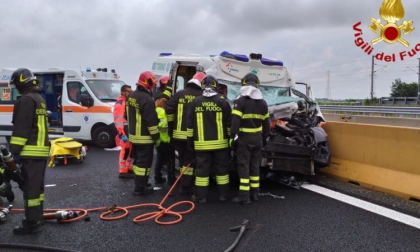 Incidente tra ambulanza e tir in autostrada