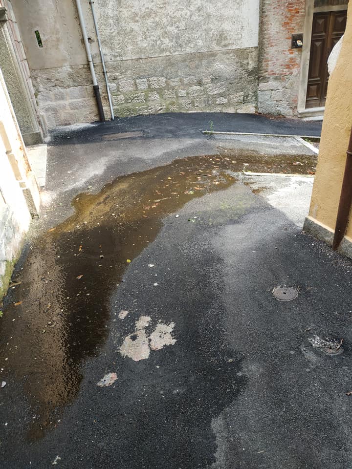 Perdita d’acqua a Lesa: “Cosa si aspetta a intervenire?”