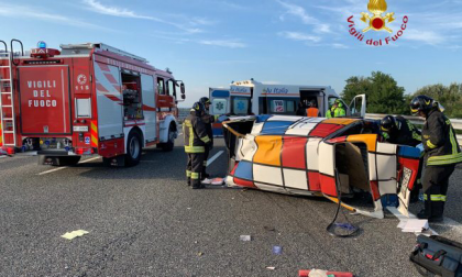 Schianto sulla A26: tre feriti