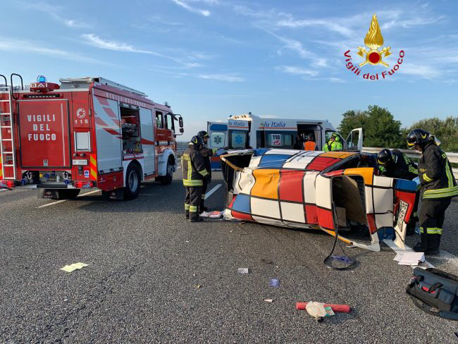 Schianto sulla A26: tre feriti