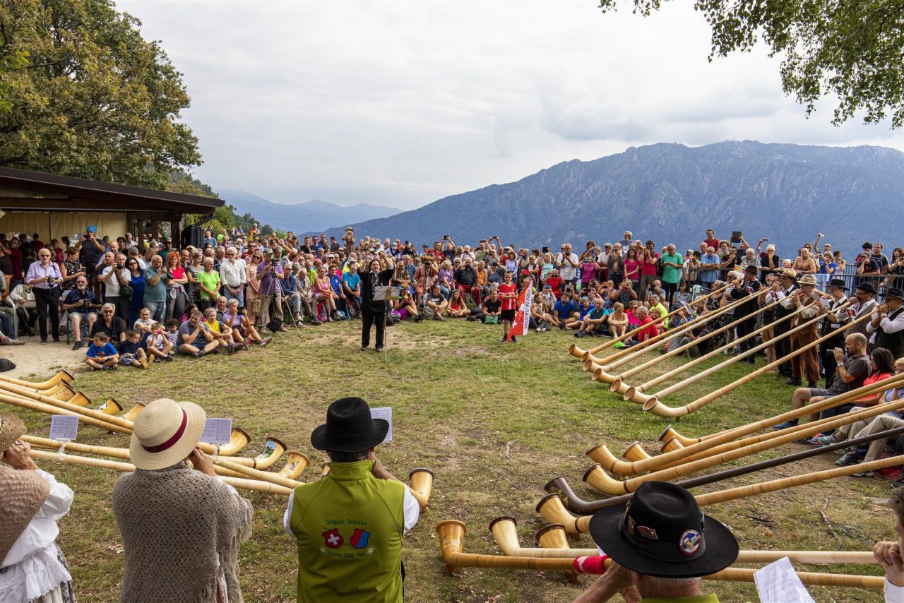 A Quarna il raduno europeo dei Corni delle Alpi